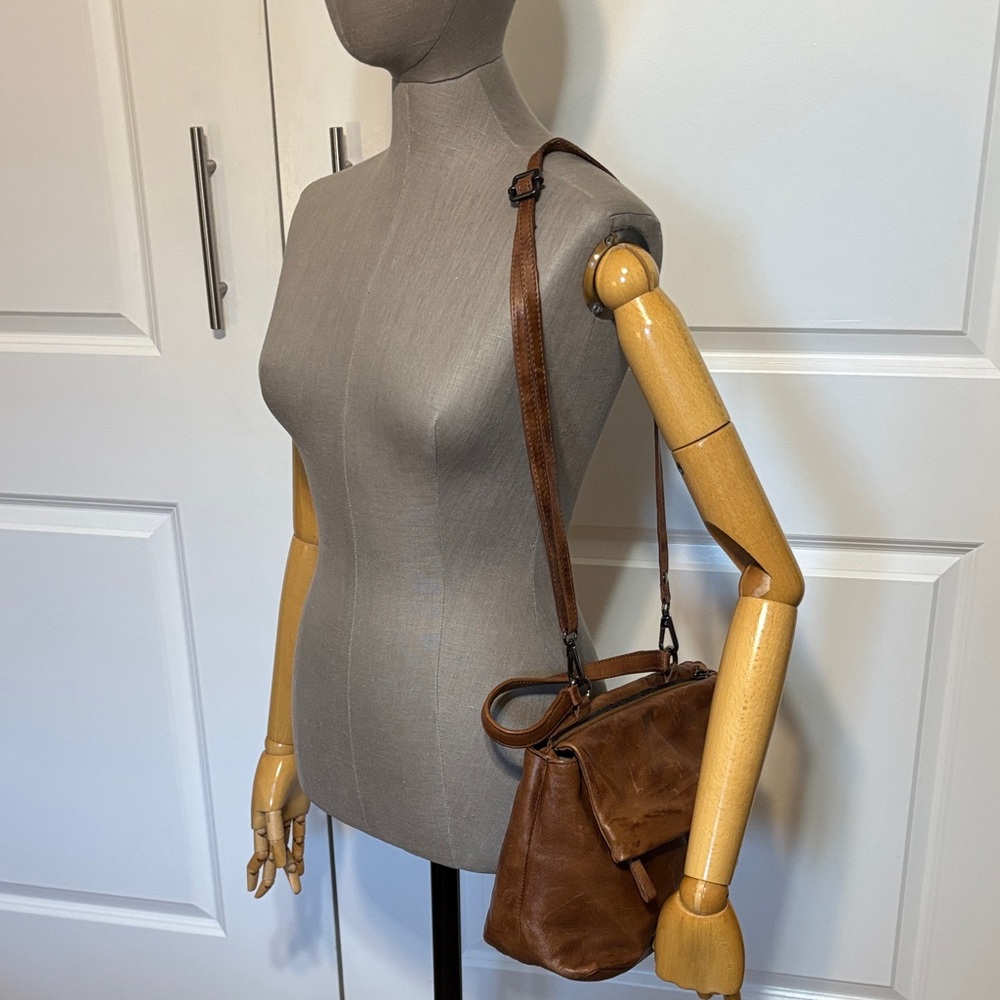 MJUS Women's Distressed Brown Leather Crossbody Bag with Adjustable Strap - Picture 2 of 16